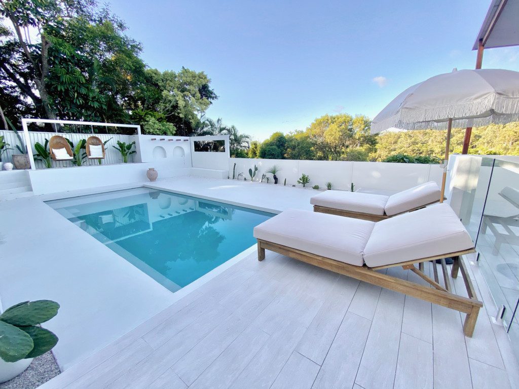 Calma Blanca Pool Deck – Mediterranean Oasis