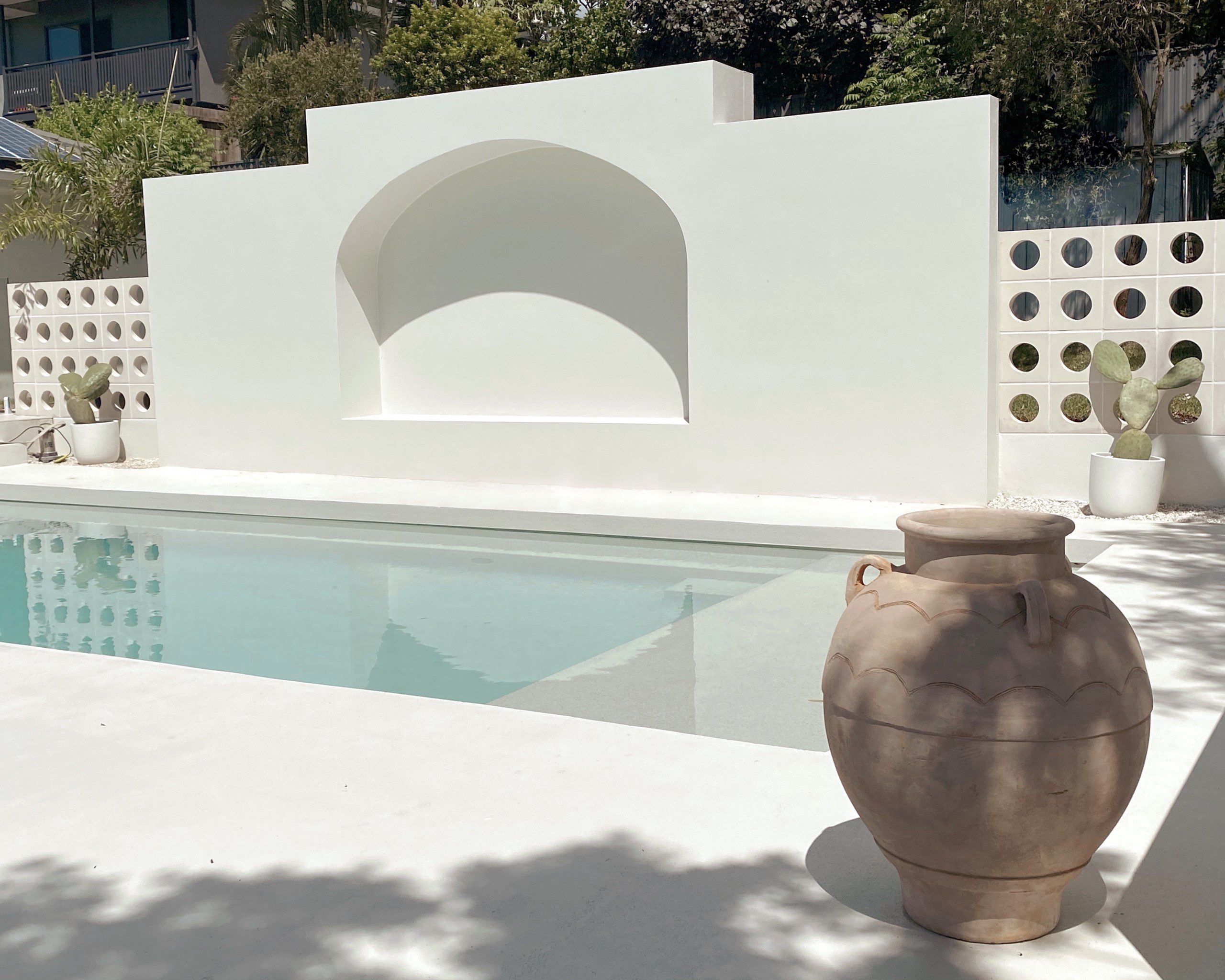 Calma Blanca Pool Deck – Mediterranean Oasis
