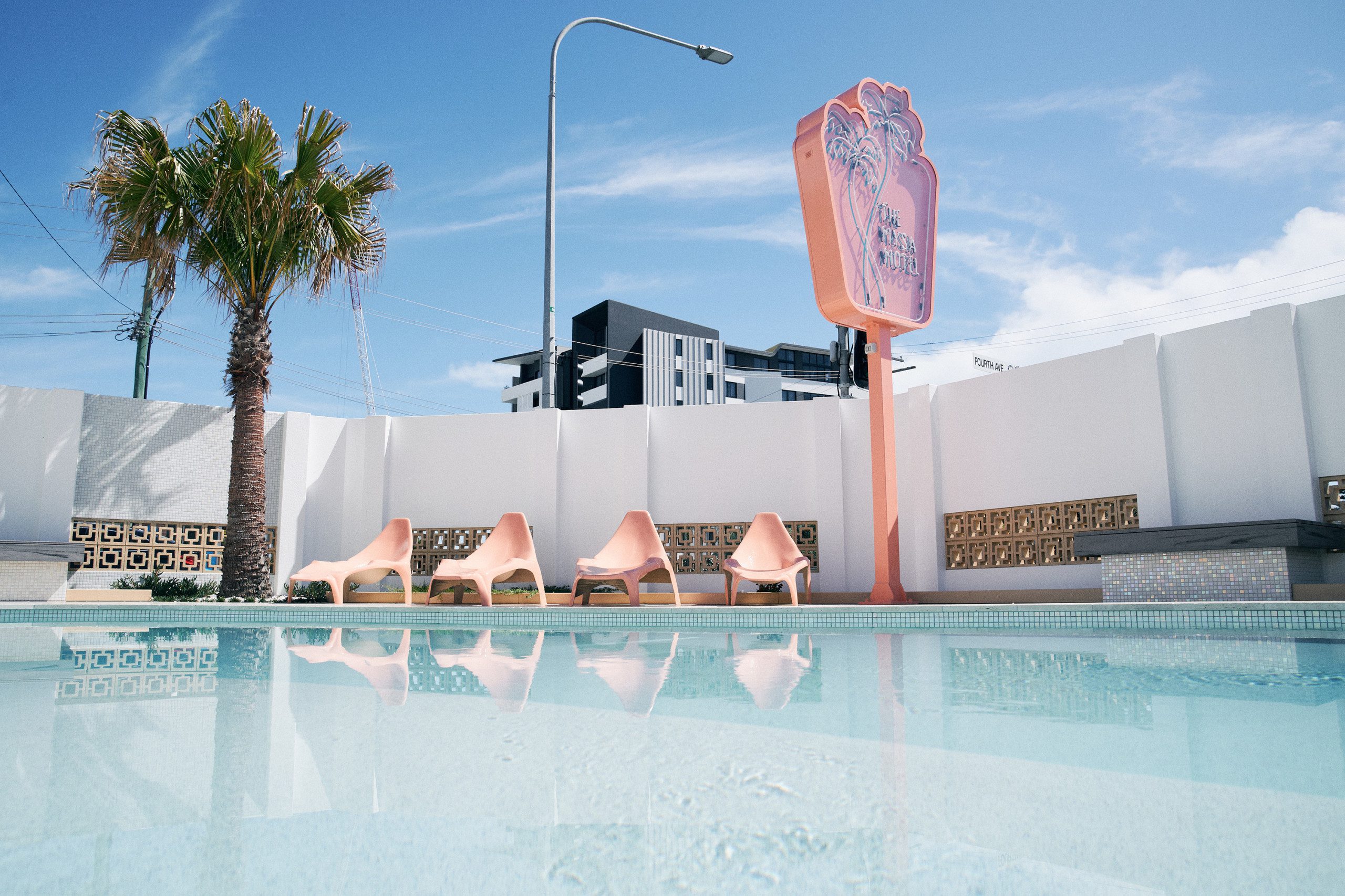 The Mysa Motel – Retro Pool Vibes