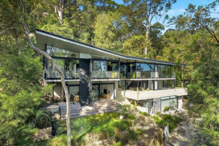Architectural house (with a lift) in Clareville with a secluded beach