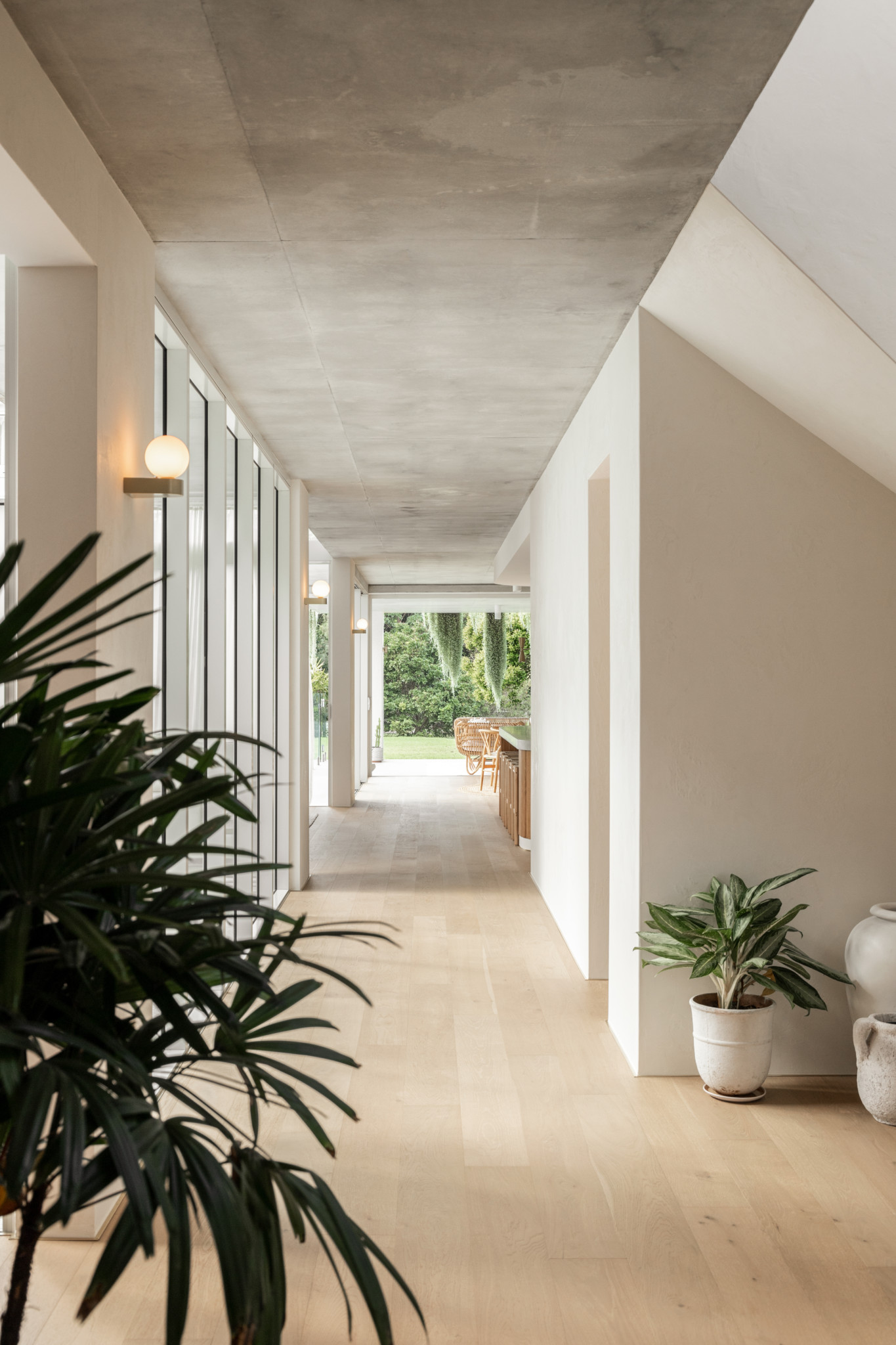 Otsu House – Luxury Beachside Residence in Casuarina