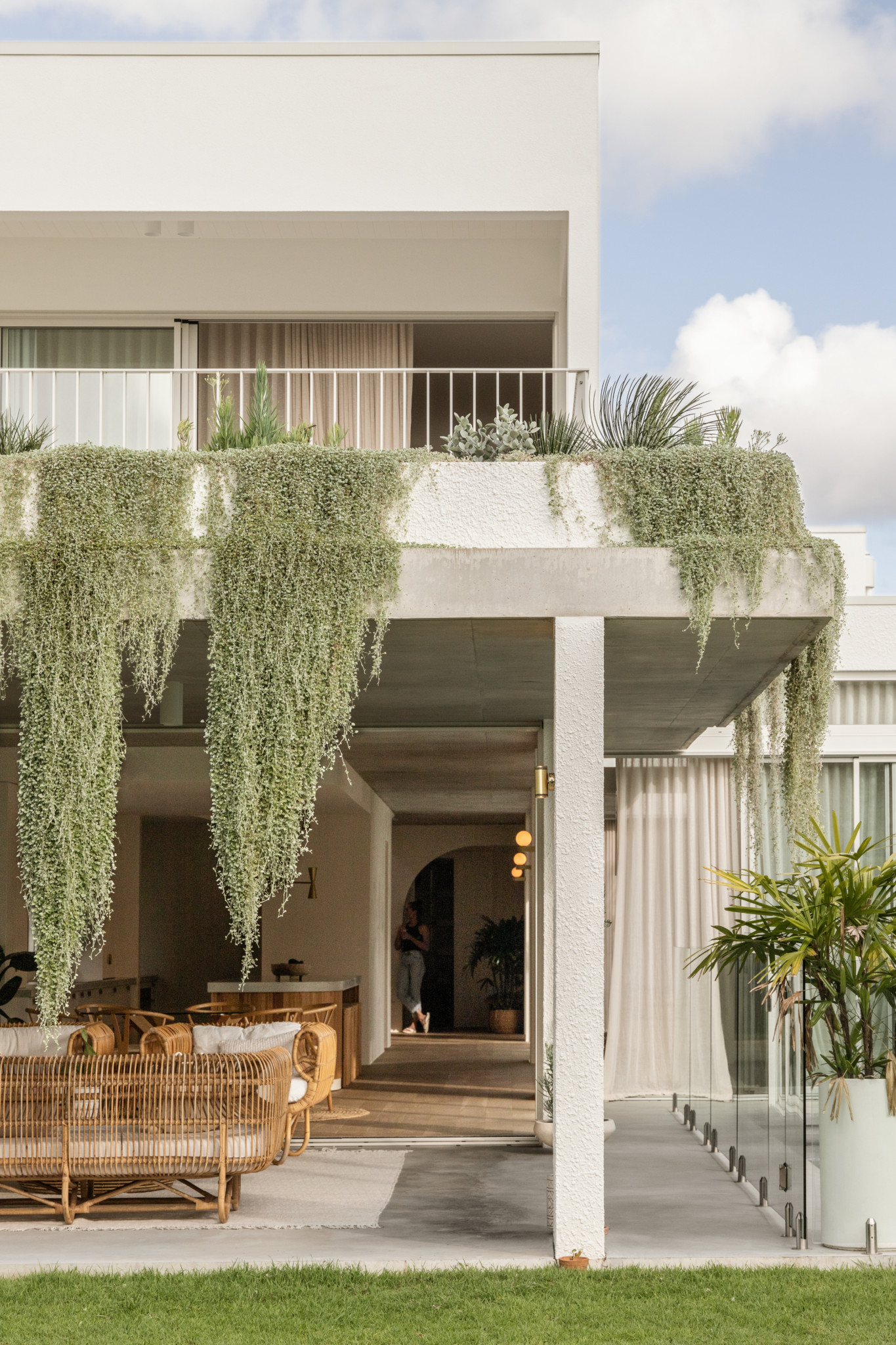 Otsu House – Luxury Beachside Residence in Casuarina