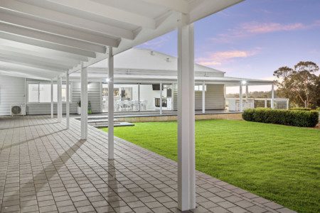 Exclusive Hamptons Country Oasis Property