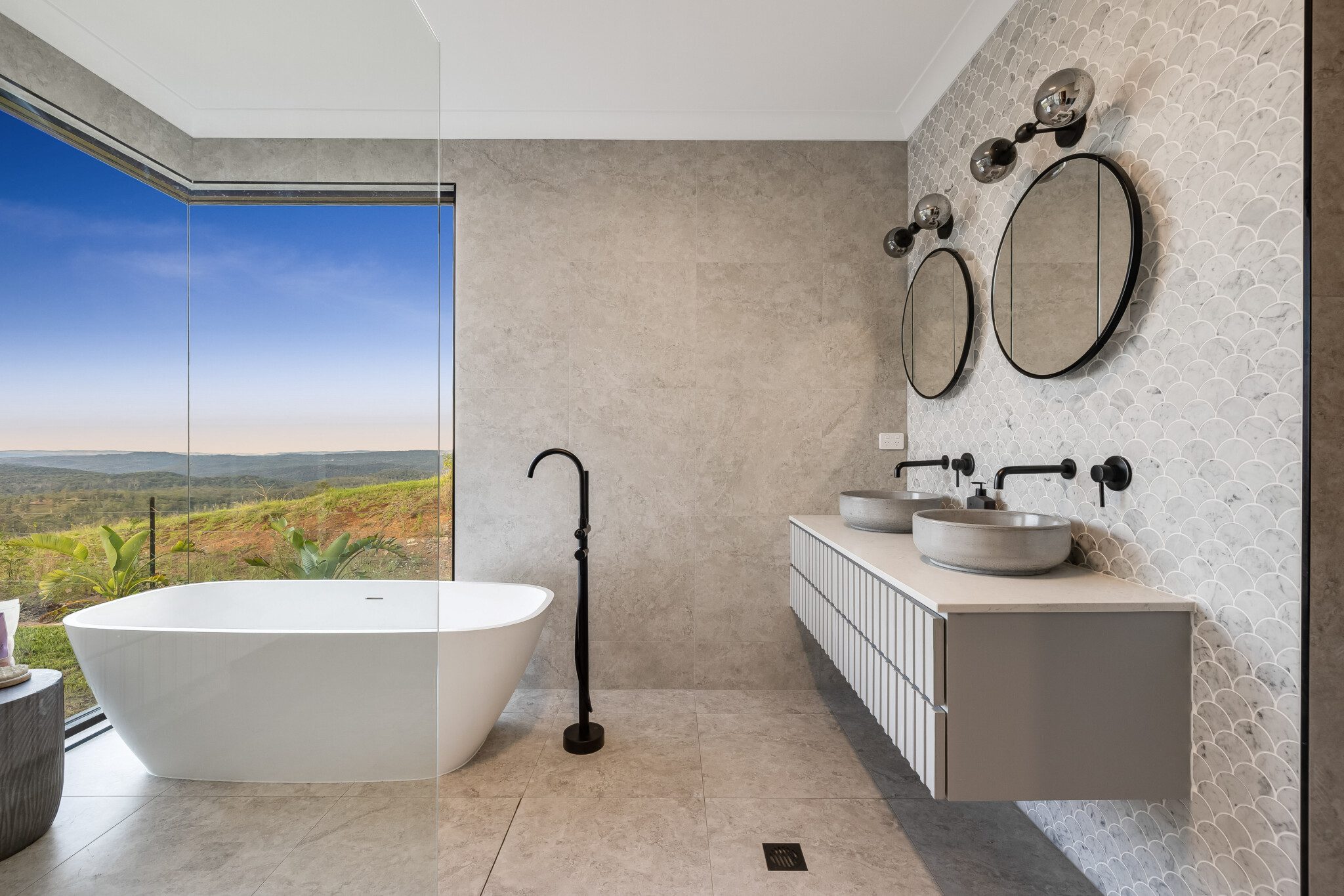 Modern, Executive house overlooking sweeping views of the Great Dividing Range