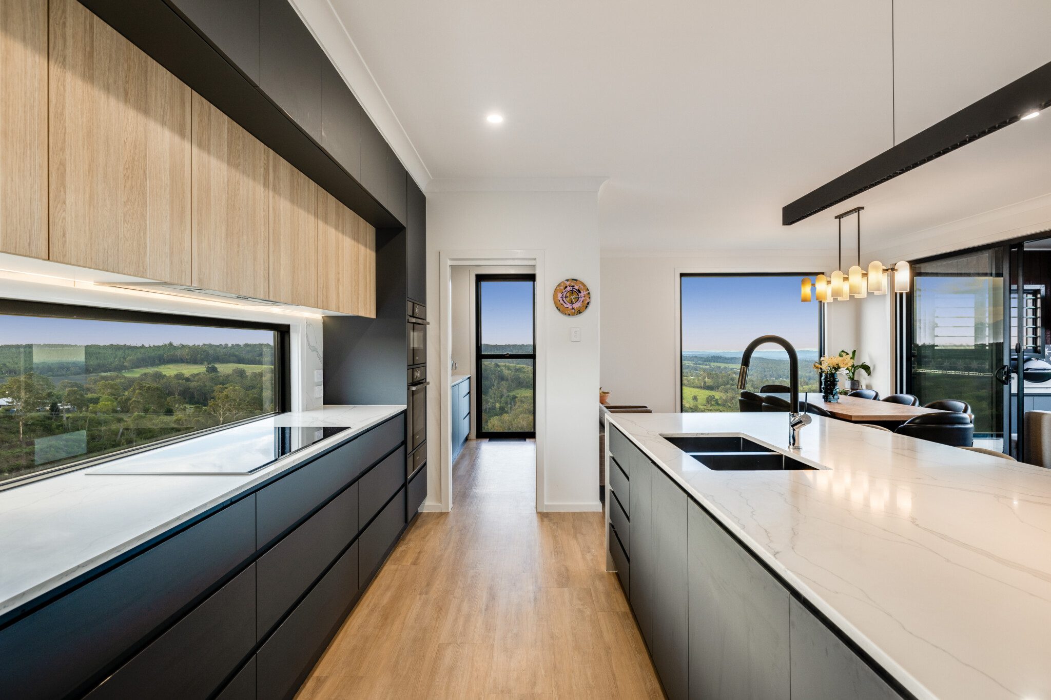 Modern, Executive house overlooking sweeping views of the Great Dividing Range