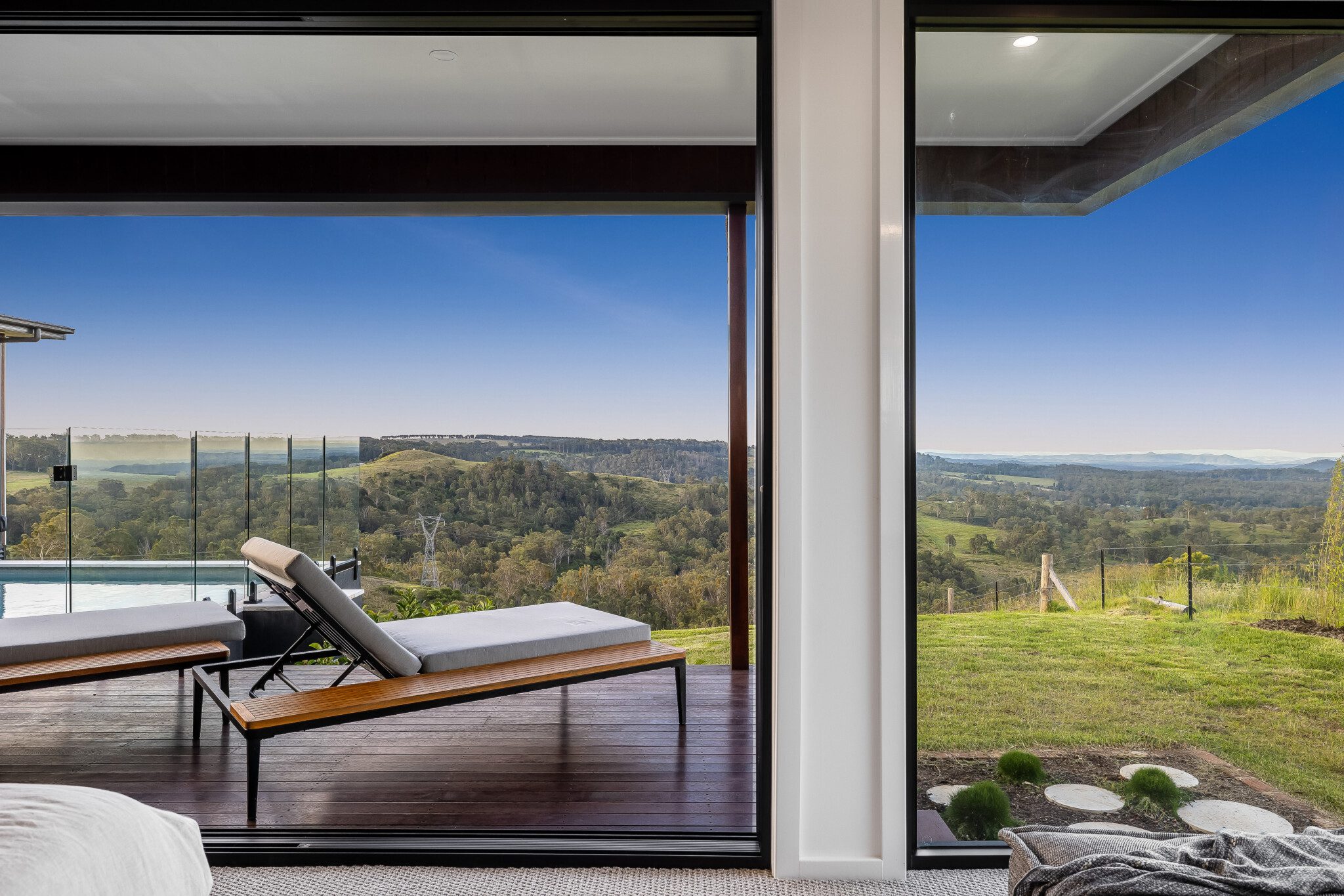 Modern, Executive house overlooking sweeping views of the Great Dividing Range