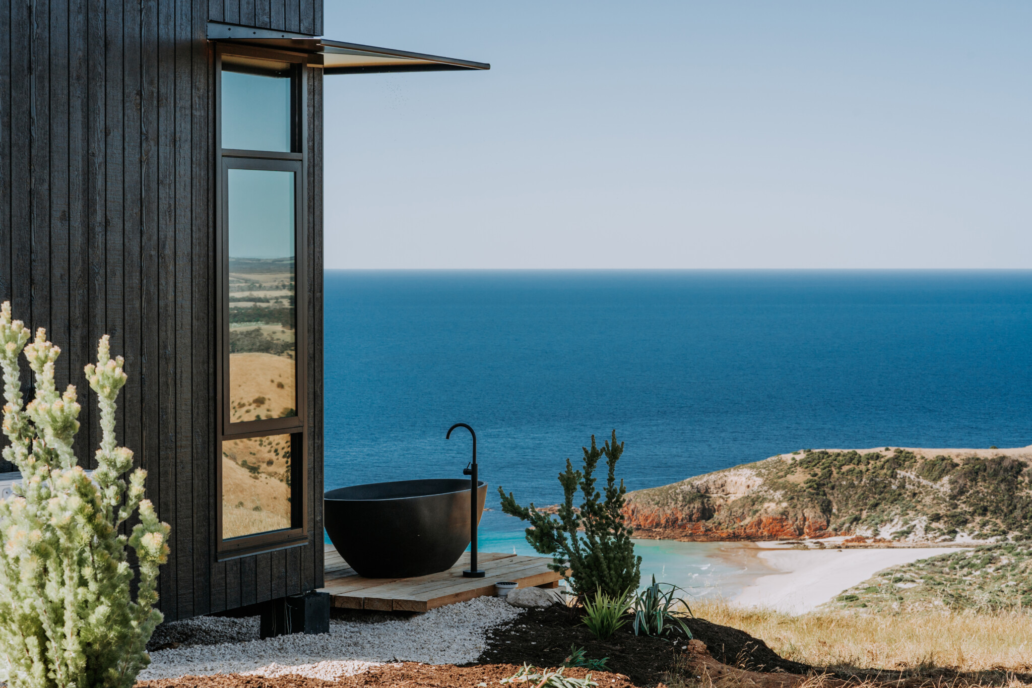 Luxury, Glass-Front Escape Overlooking Snelling Beach
