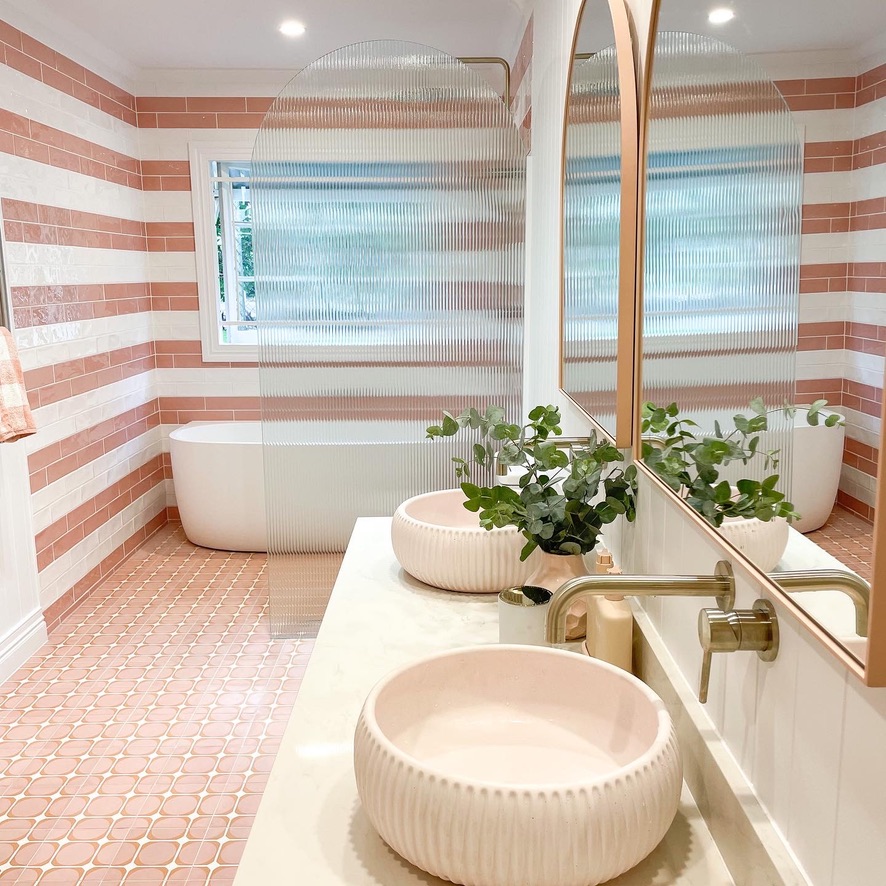Tropical Queenslander with Barbie Pink Bathroom