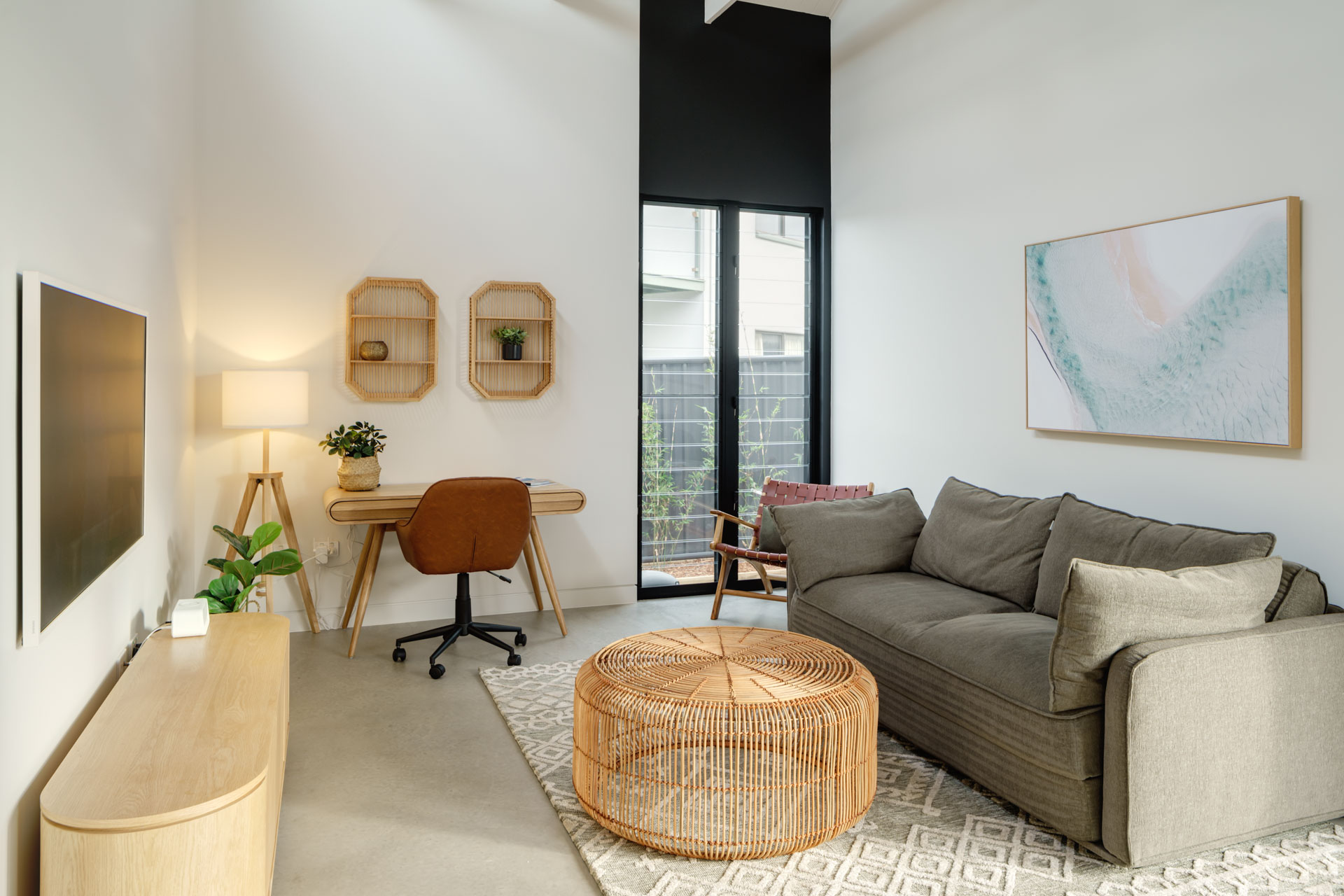 K’gari views – Coastal contemporary luxe beachhouse with ocean views