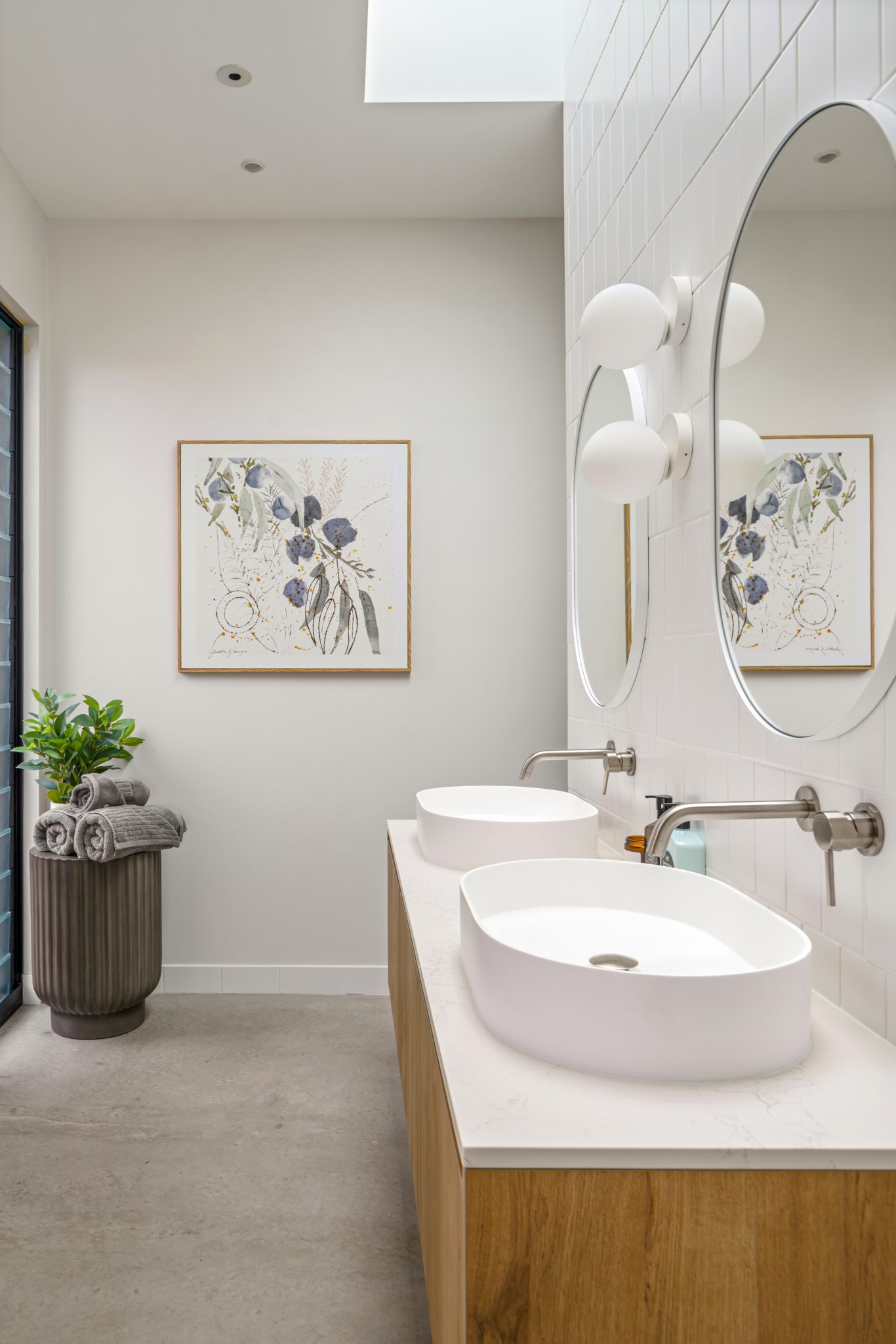 K’gari views – Coastal contemporary luxe beachhouse with ocean views