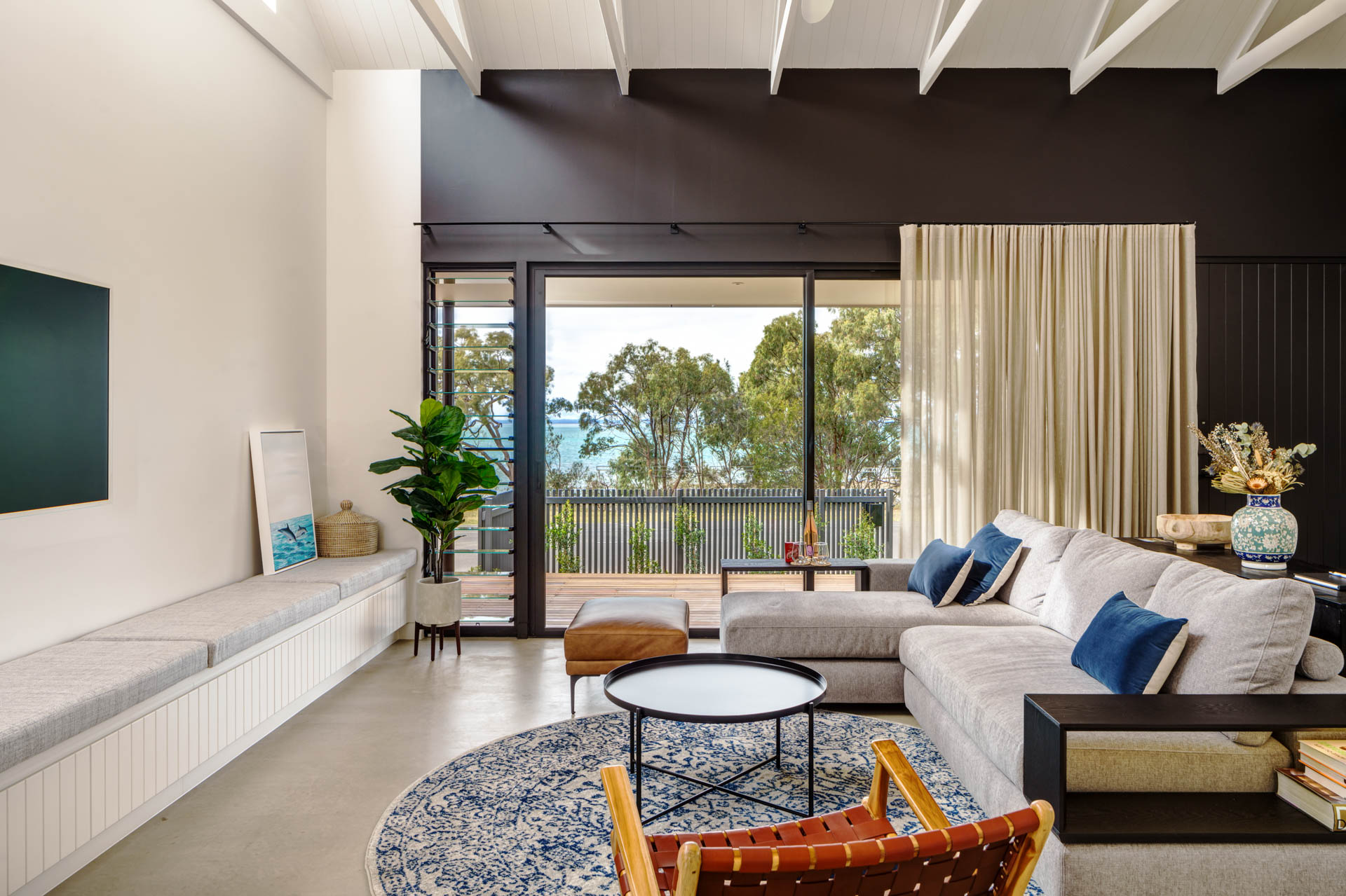 K’gari views – Coastal contemporary luxe beachhouse with ocean views