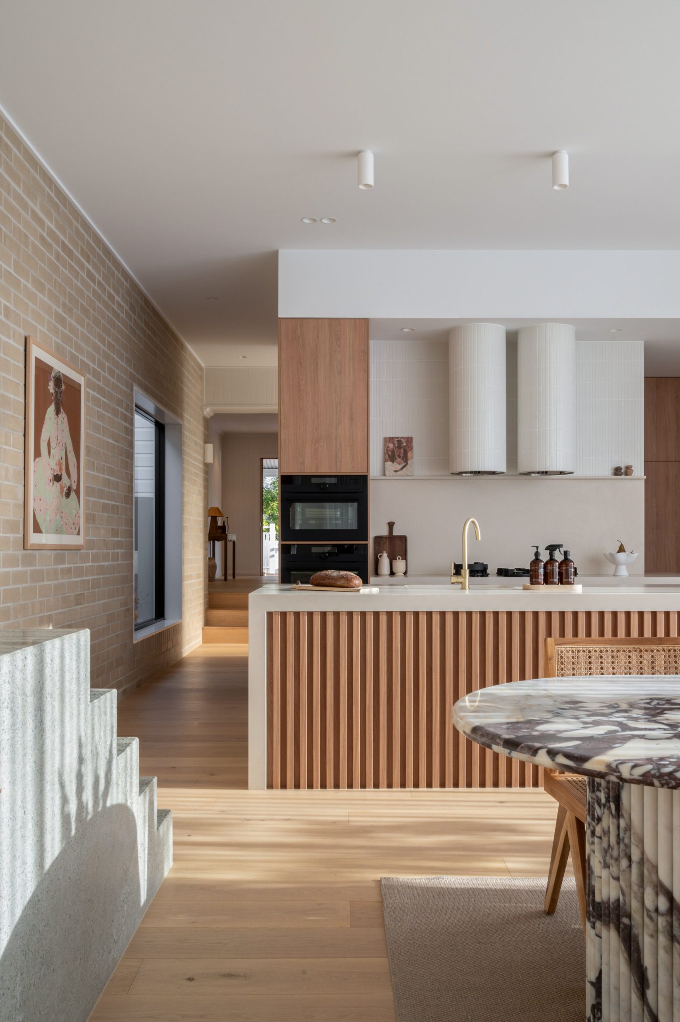 Amado Cottage – Mid Century Modern Family Home