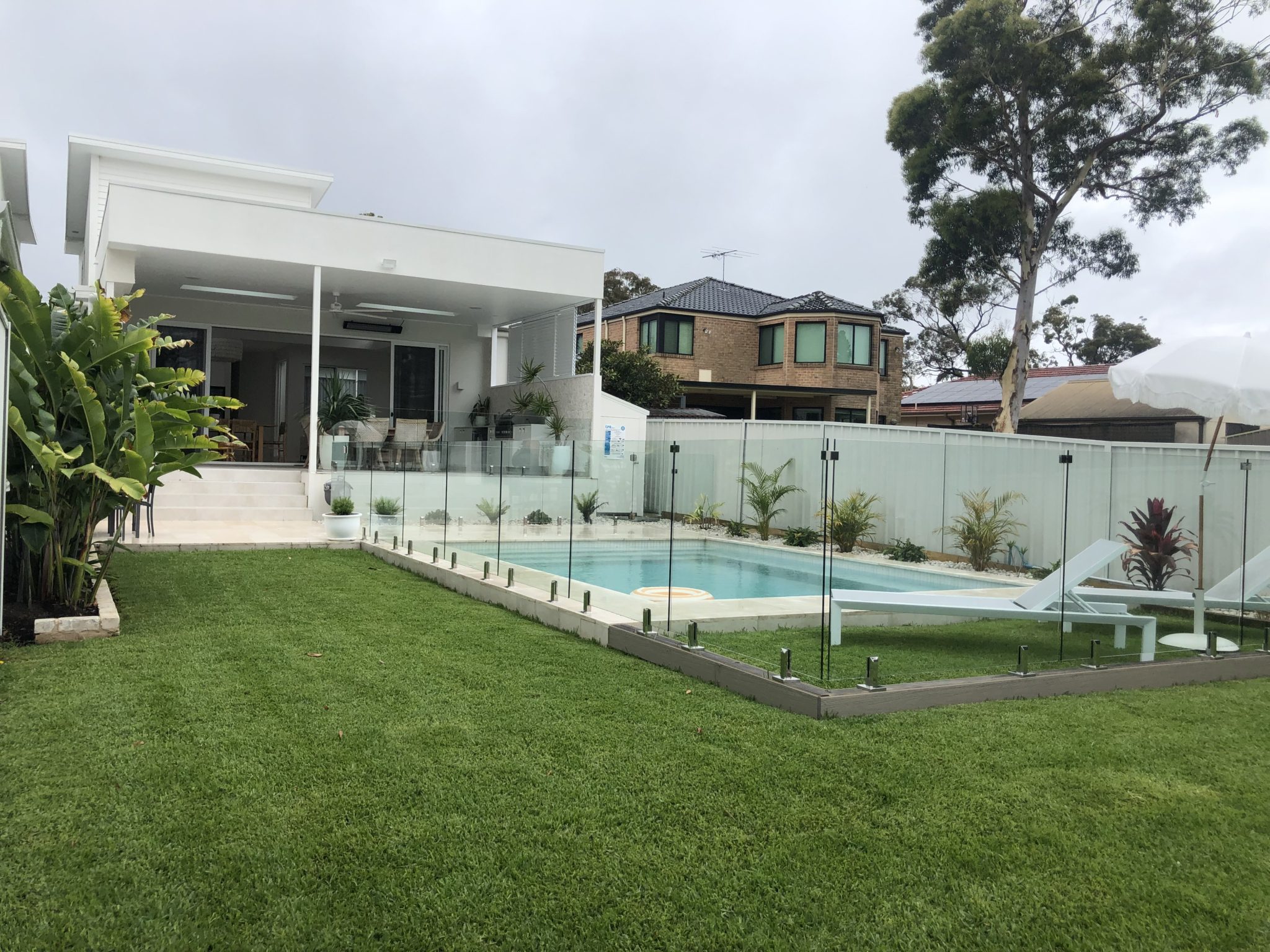 Caringbah Sth Modern Coastal Light Filled Entertainers Home