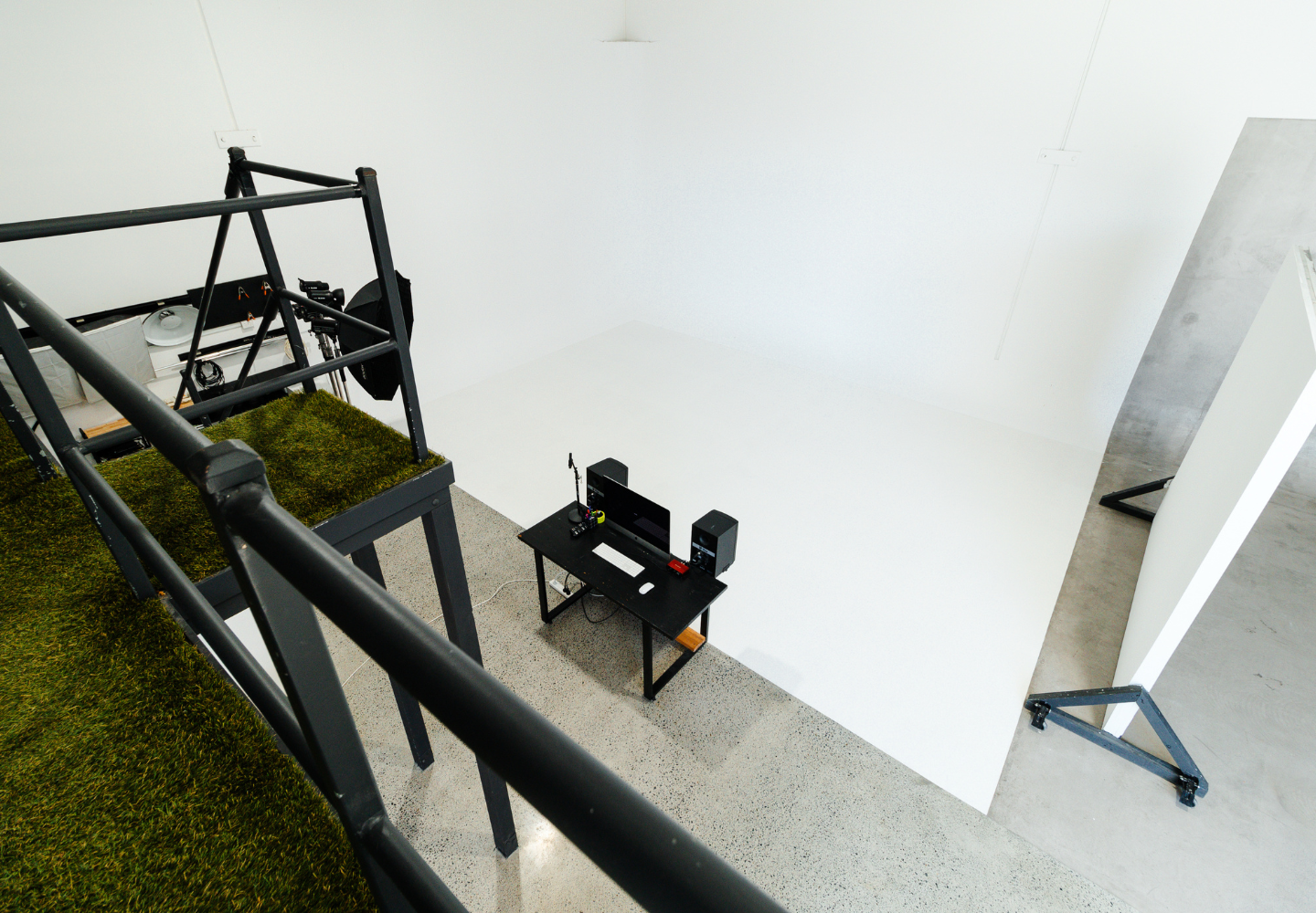 Commercial Photo Studio with Double-Height Access