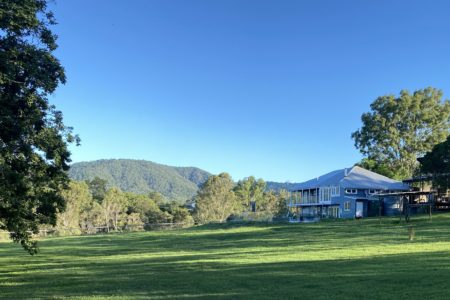 Benwerrin Brisbane - 2 Houses on 10 acres, including a Barn, Creek and Pool