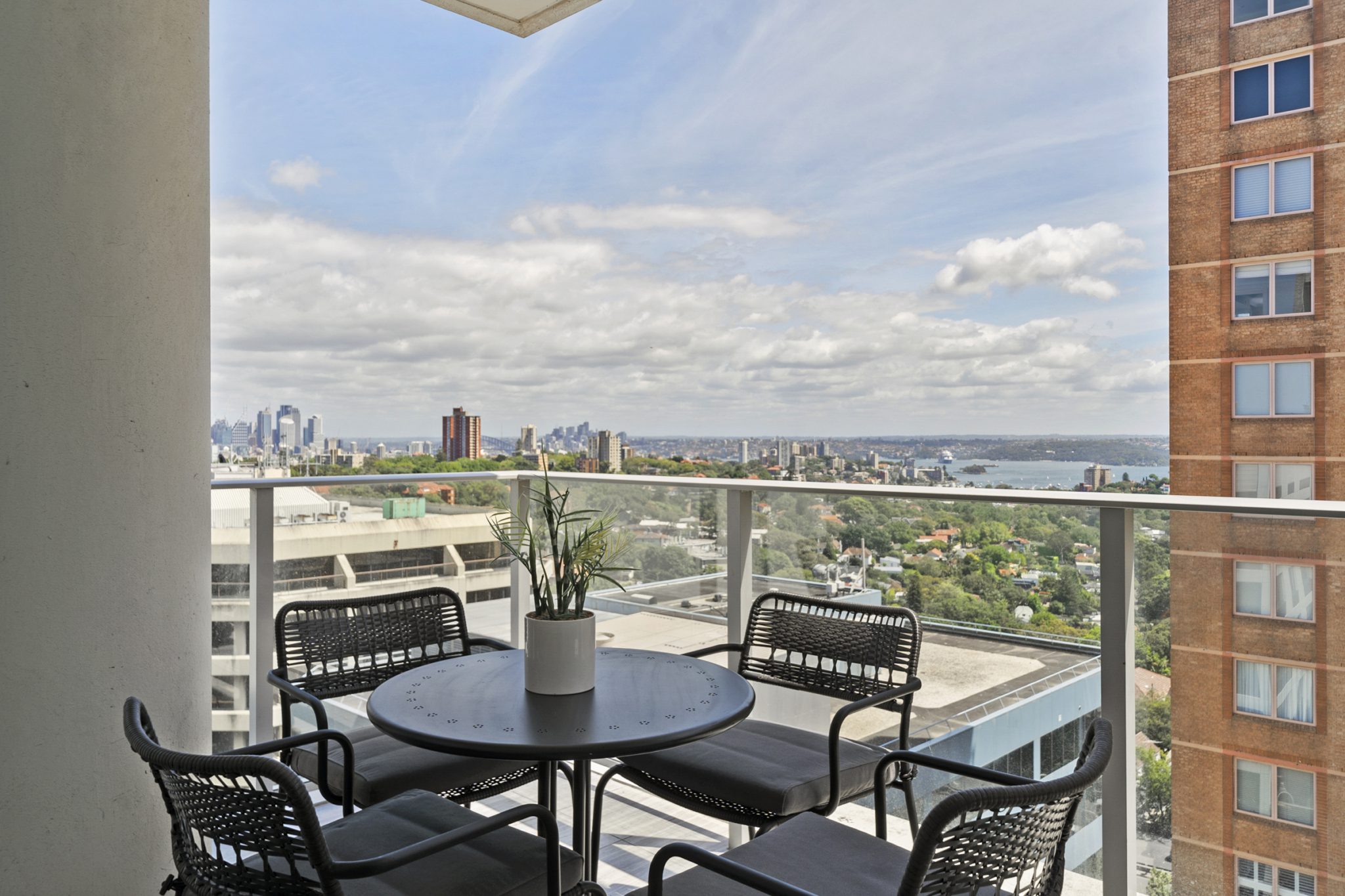 Bondi Junction Apartment with Spectacular City & Harbour Views