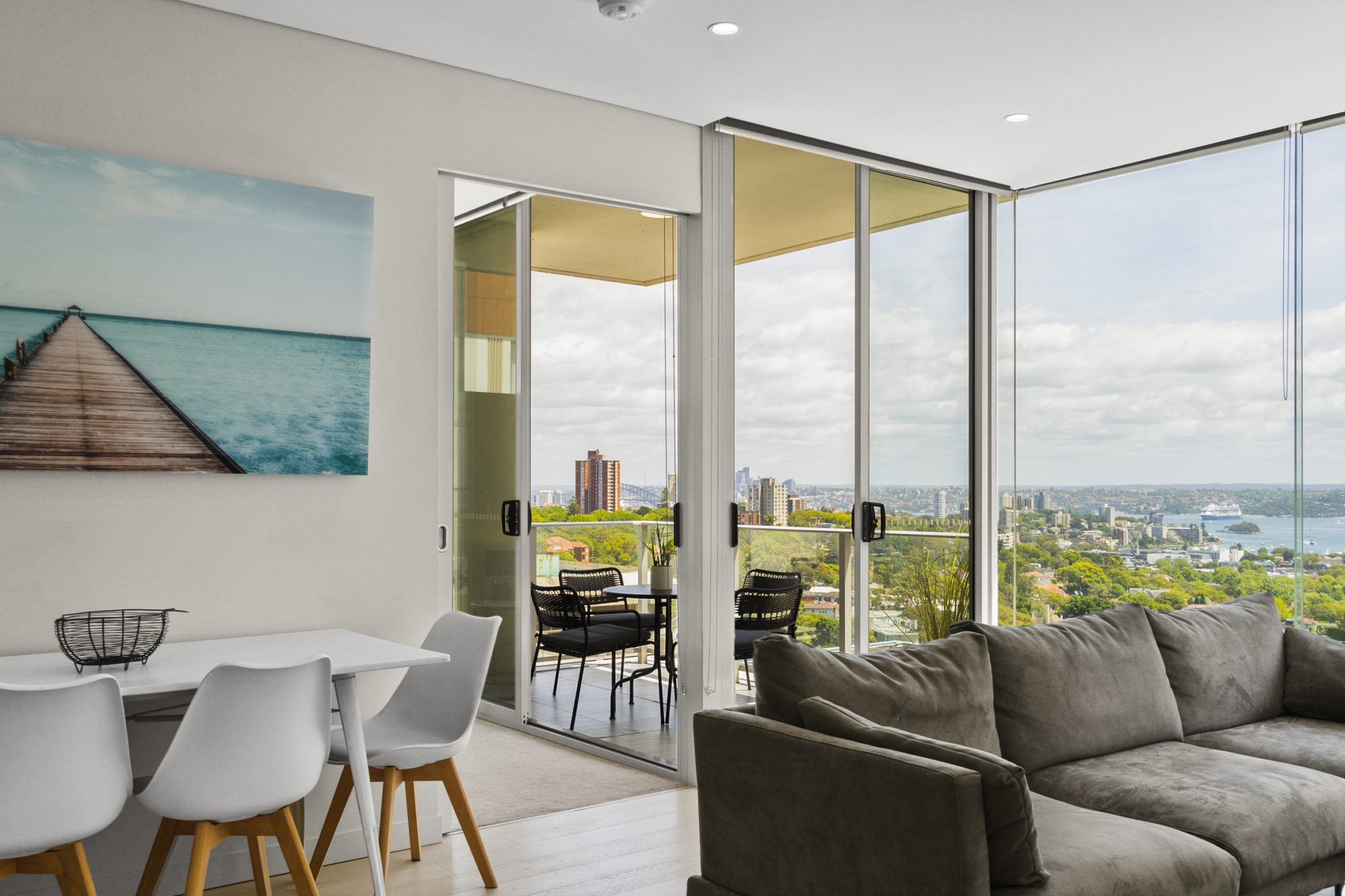 Bondi Junction Apartment with Spectacular City & Harbour Views