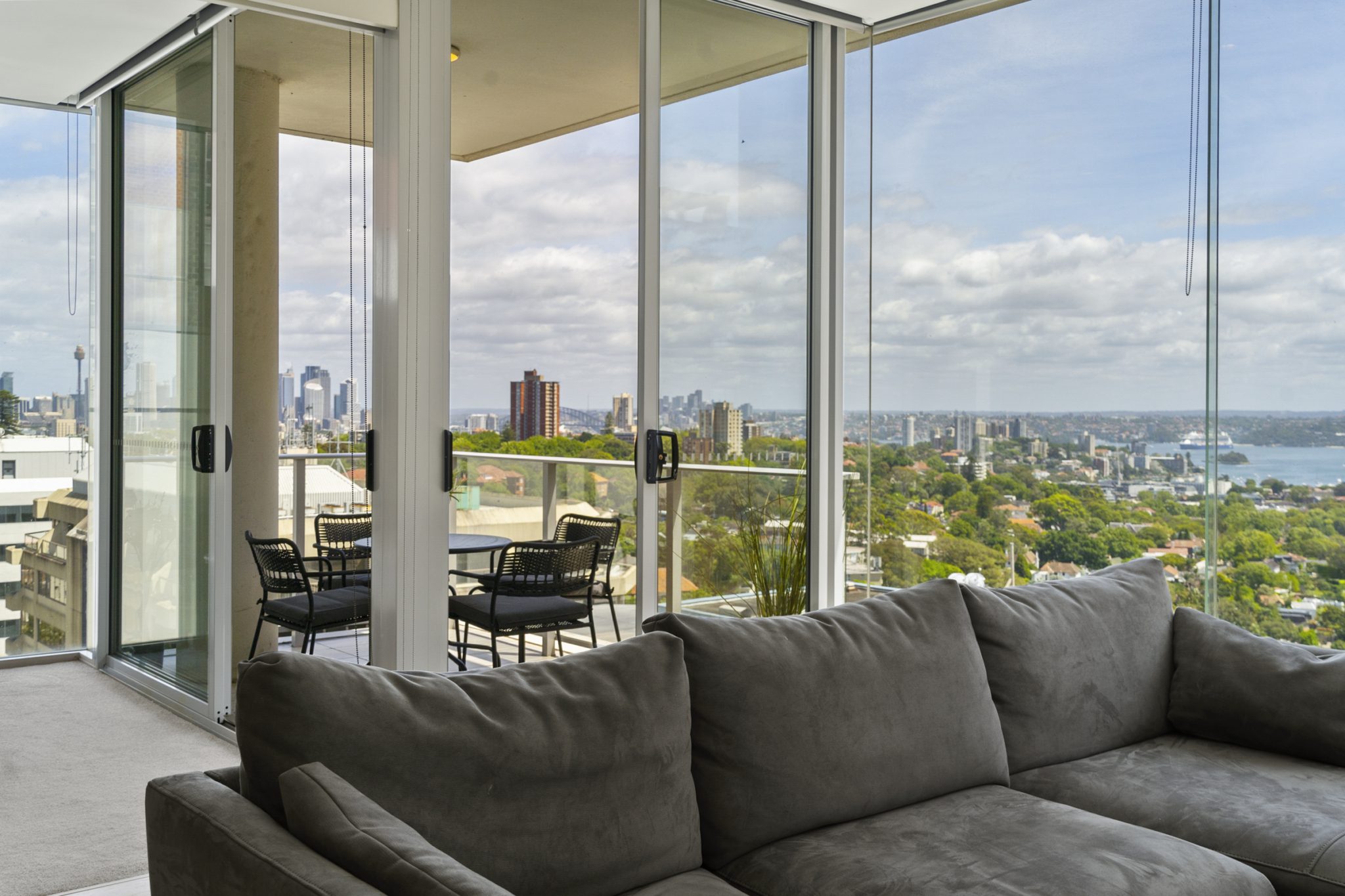 Bondi Junction Apartment with Spectacular City & Harbour Views