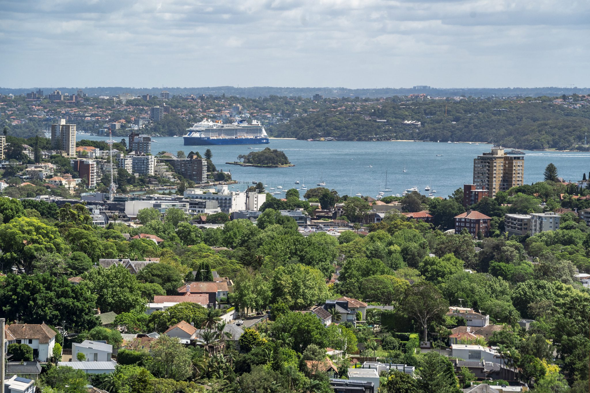 Bondi Junction Apartment with Spectacular City & Harbour Views