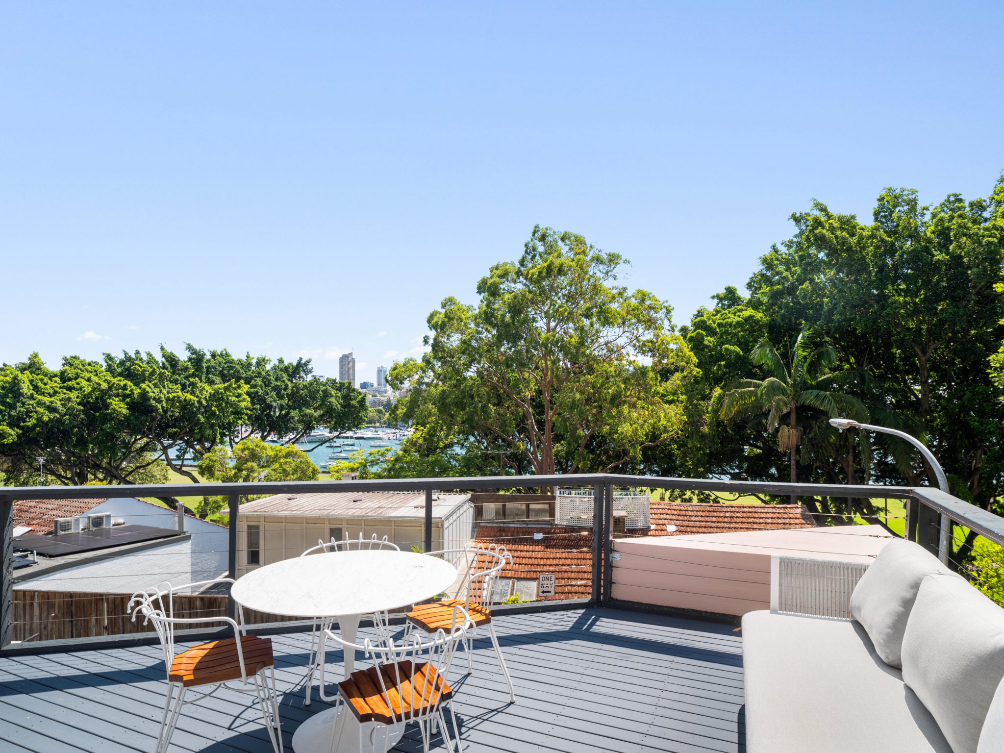 Luxurious Coastal Apartment with Balcony in Darling Point