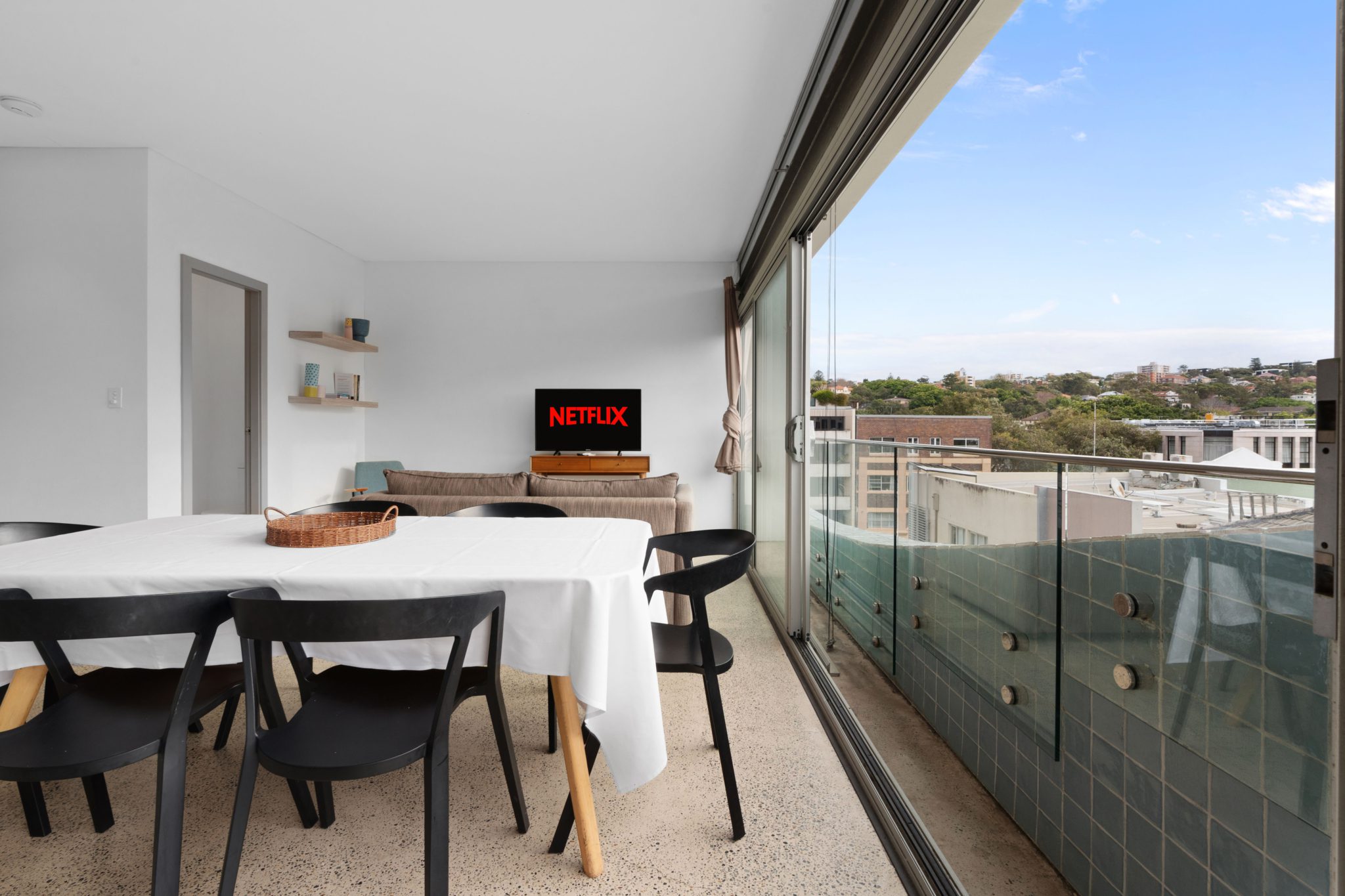 Cozy Bondi Beach Apartment with Balcony