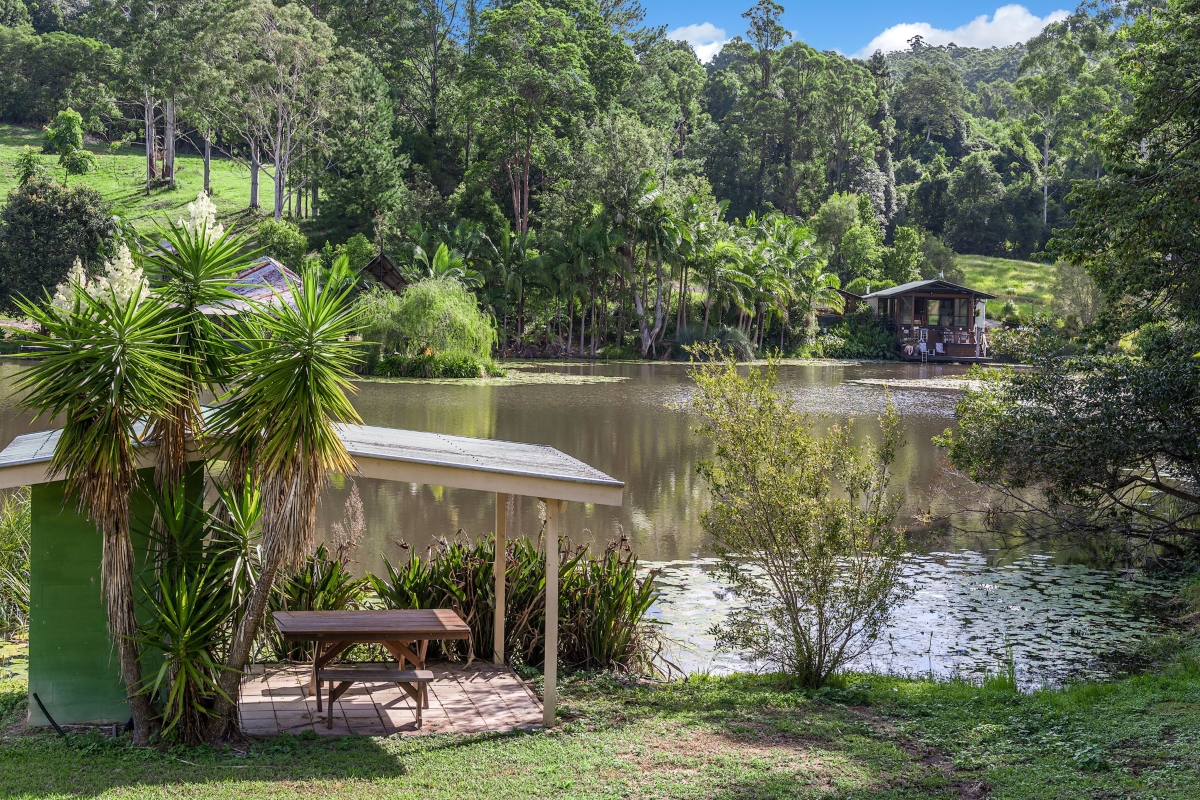 Froghollow Lakehouse