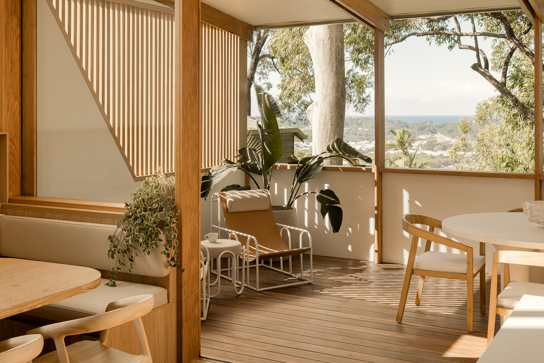 The Surrounds – Chic Tree House