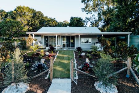 La Casita - Bush cottage with glass roof bath, private tropical gardens, and highland cows