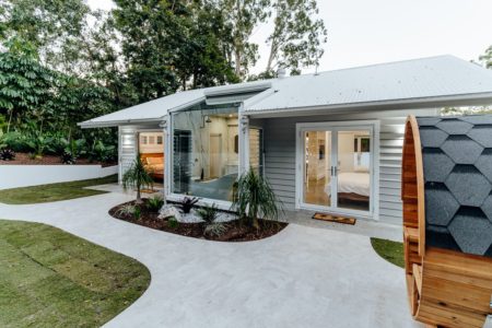 La Casita - Bush cottage with glass roof bath, private tropical gardens, and highland cows