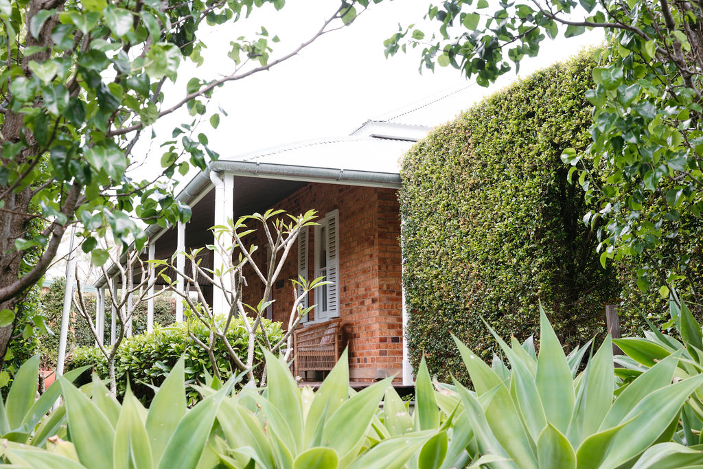 Historic country cottage in the city with stunning garden