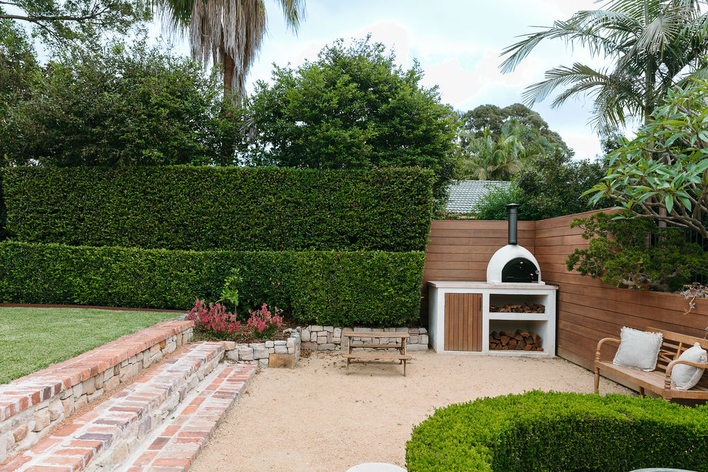 Historic country cottage in the city with stunning garden