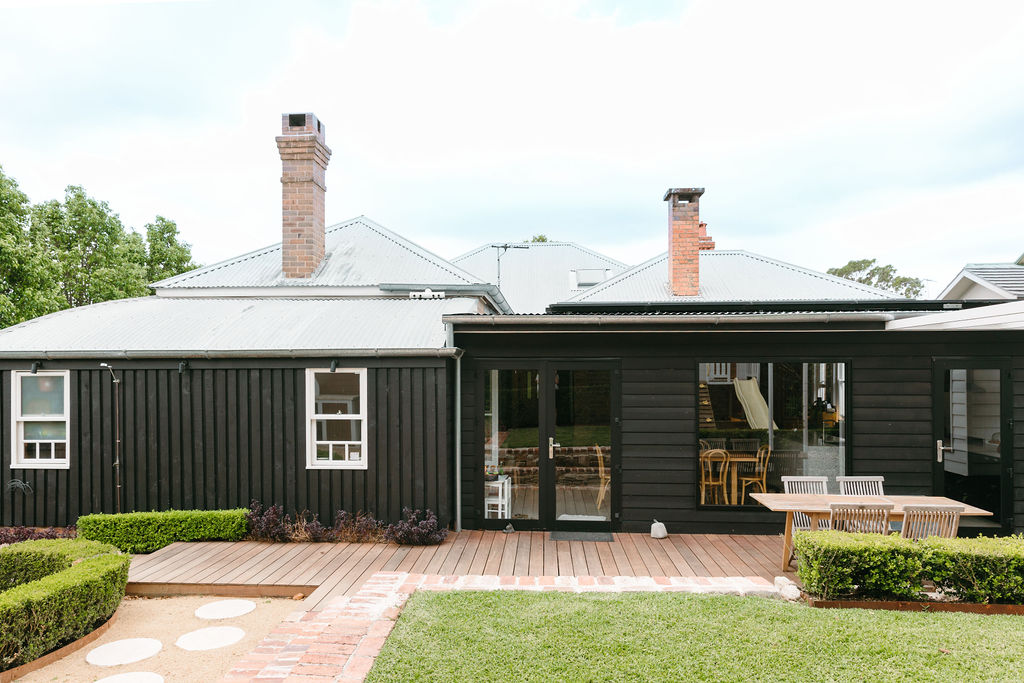 Historic country cottage in the city with stunning garden