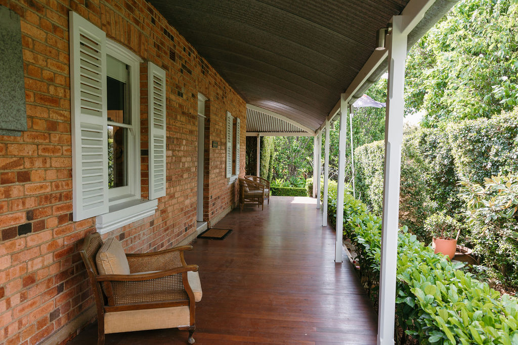 Historic country cottage in the city with stunning garden