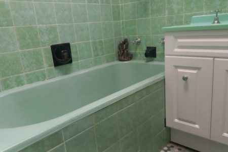 1960's Vintage Retro Green and Black Bathroom