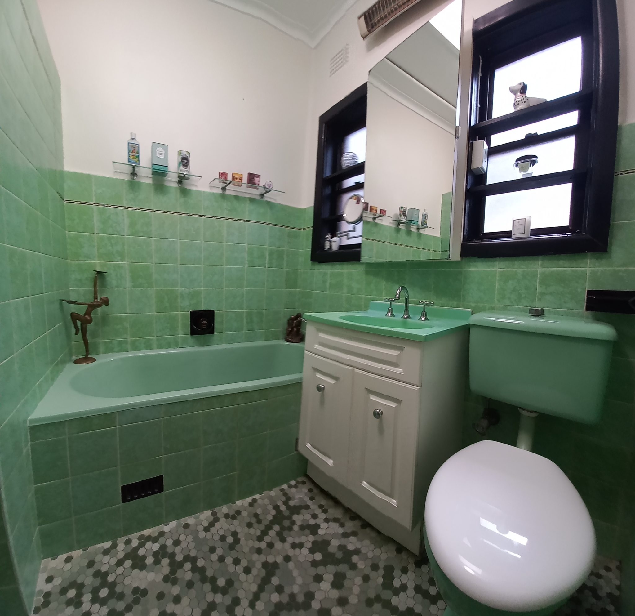 1960’s Vintage Retro Green and Black Bathroom