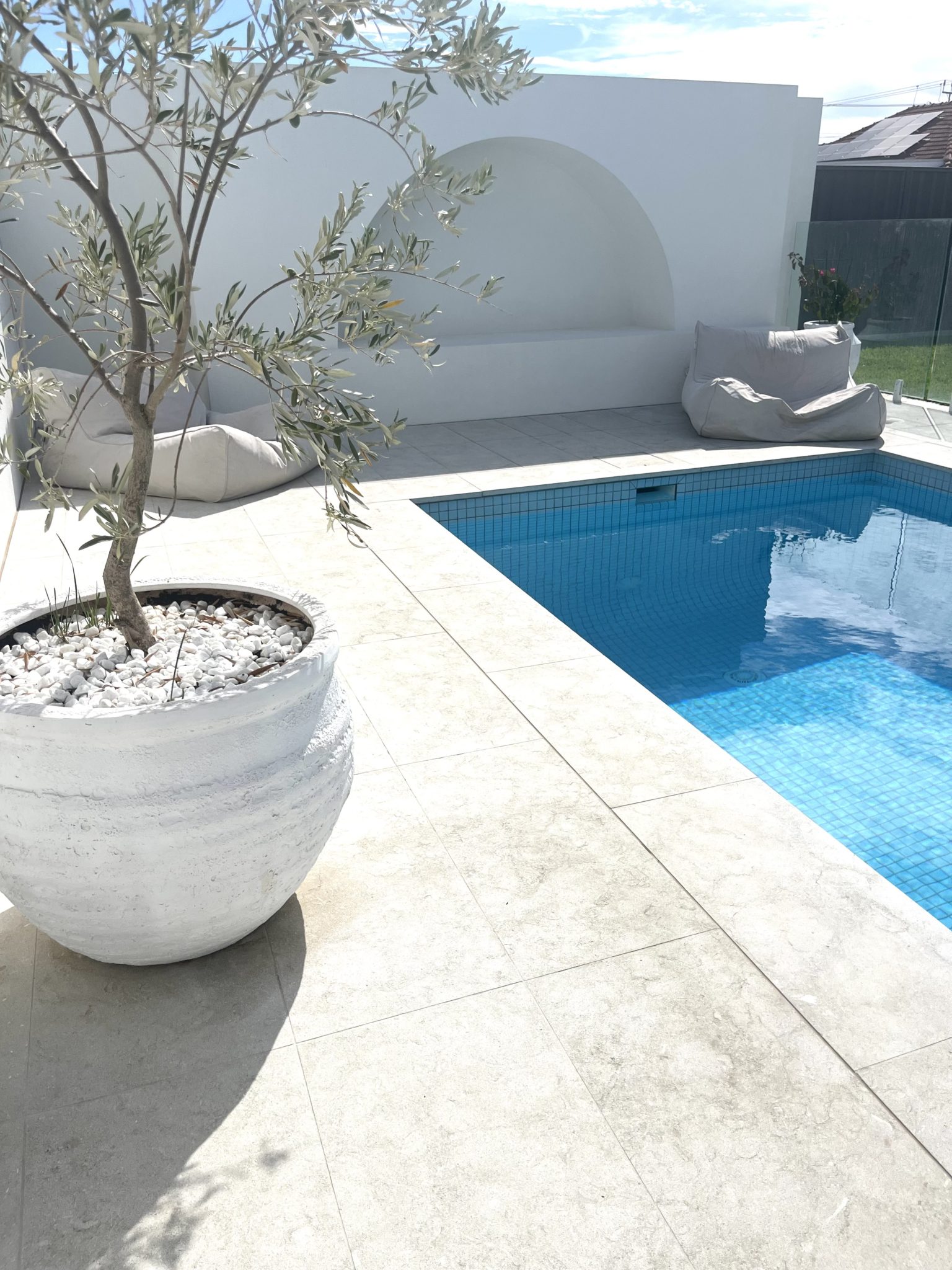 Kalokairi – Mediterranean Oasis Poolside Area & Modern Euro house