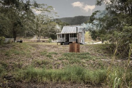 GC Hinterland Cottagecore Tiny House- Hot Tub on the creek