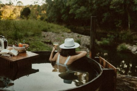 GC Hinterland Cottagecore Tiny House- Hot Tub on the creek