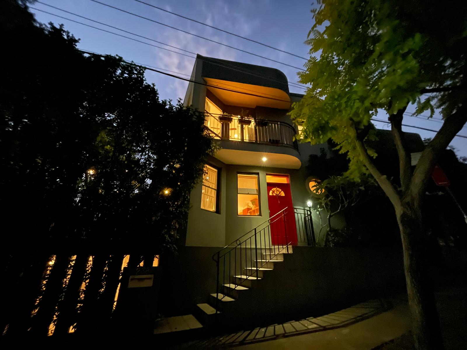 Quirky Urban Townhouse with leafy sunny deck