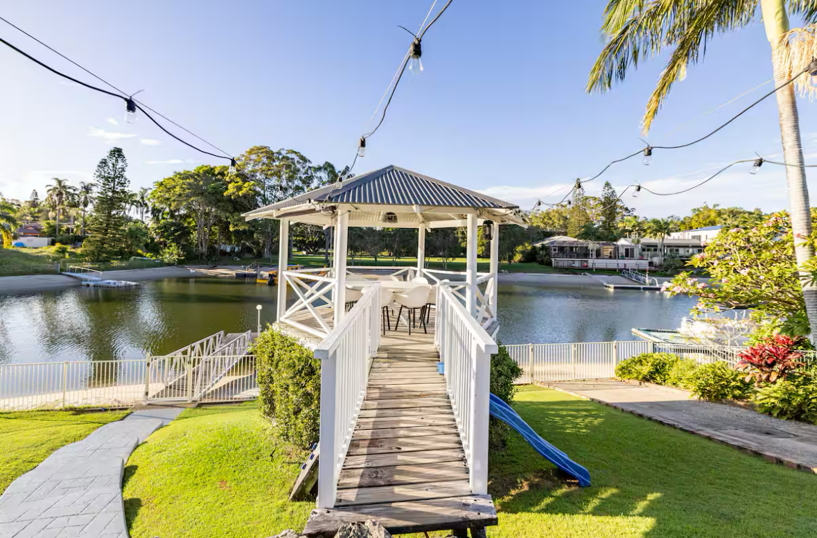 Chic Coastal Waterside Stunner