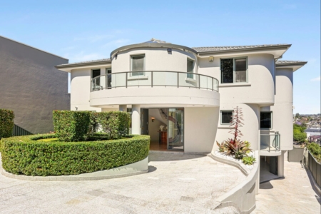 Stunning Waterfront Views: Elegant Family Home in Prestigious Hunters Hill