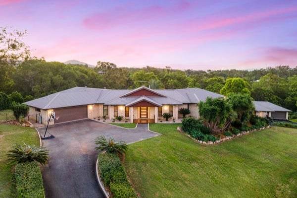 Luxury House on Acreage