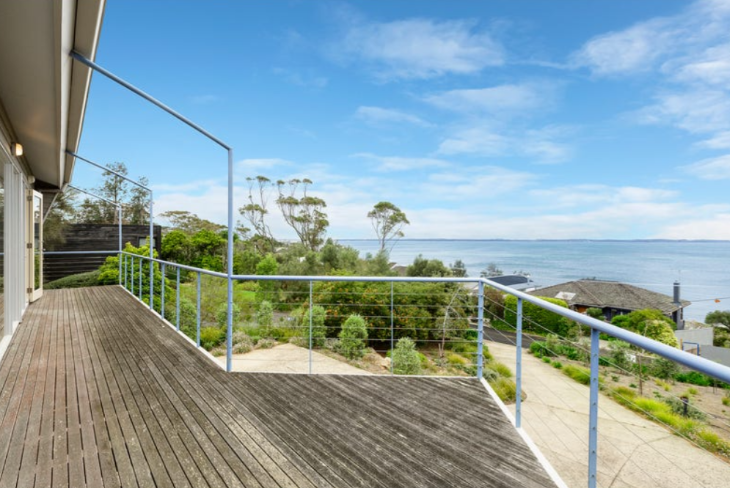 90s Holiday House with Stunning Bay View