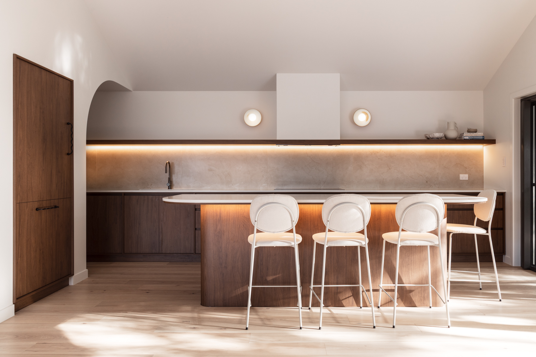 Laurina Hill | Minimalist Bushland Shoot Location with Dreamy Kitchen | Gold Coast, QLD