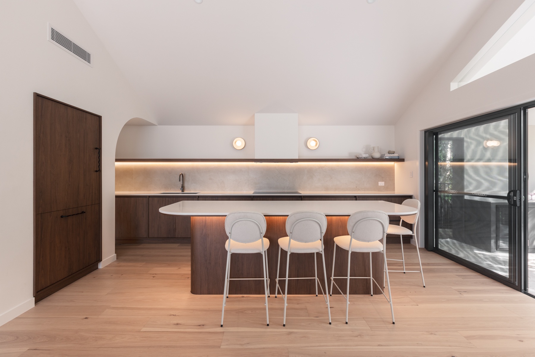 Laurina Hill | Minimalist Bushland Shoot Location with Dreamy Kitchen | Gold Coast, QLD