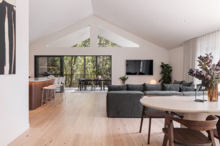 Laurina Hill | Minimalist Bushland Shoot Location with Dreamy Kitchen | Gold Coast, QLD