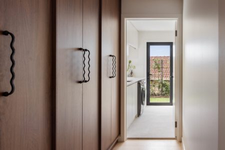 Laurina Hill | Minimalist Bushland Shoot Location with Dreamy Kitchen | Gold Coast, QLD