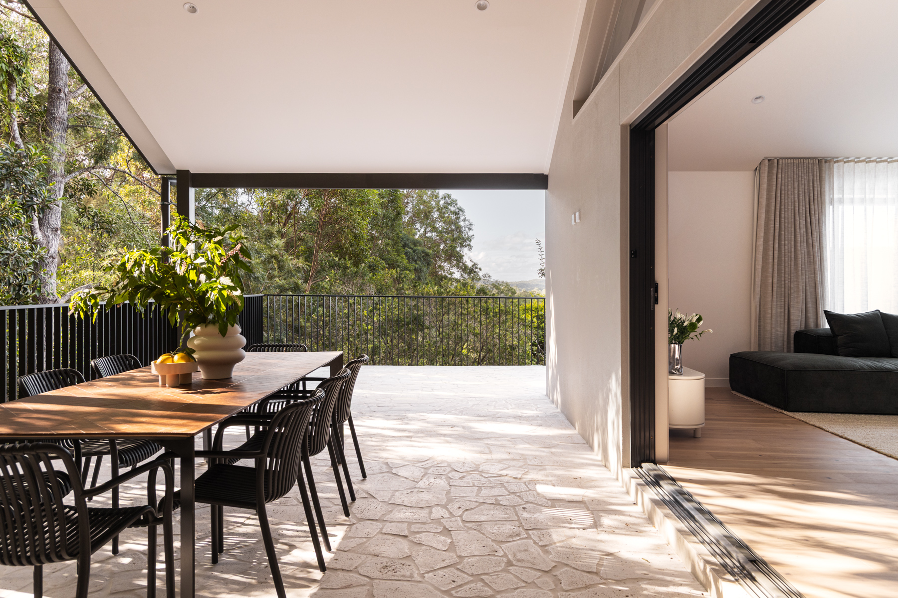 Laurina Hill | Minimalist Bushland Shoot Location with Dreamy Kitchen | Gold Coast, QLD