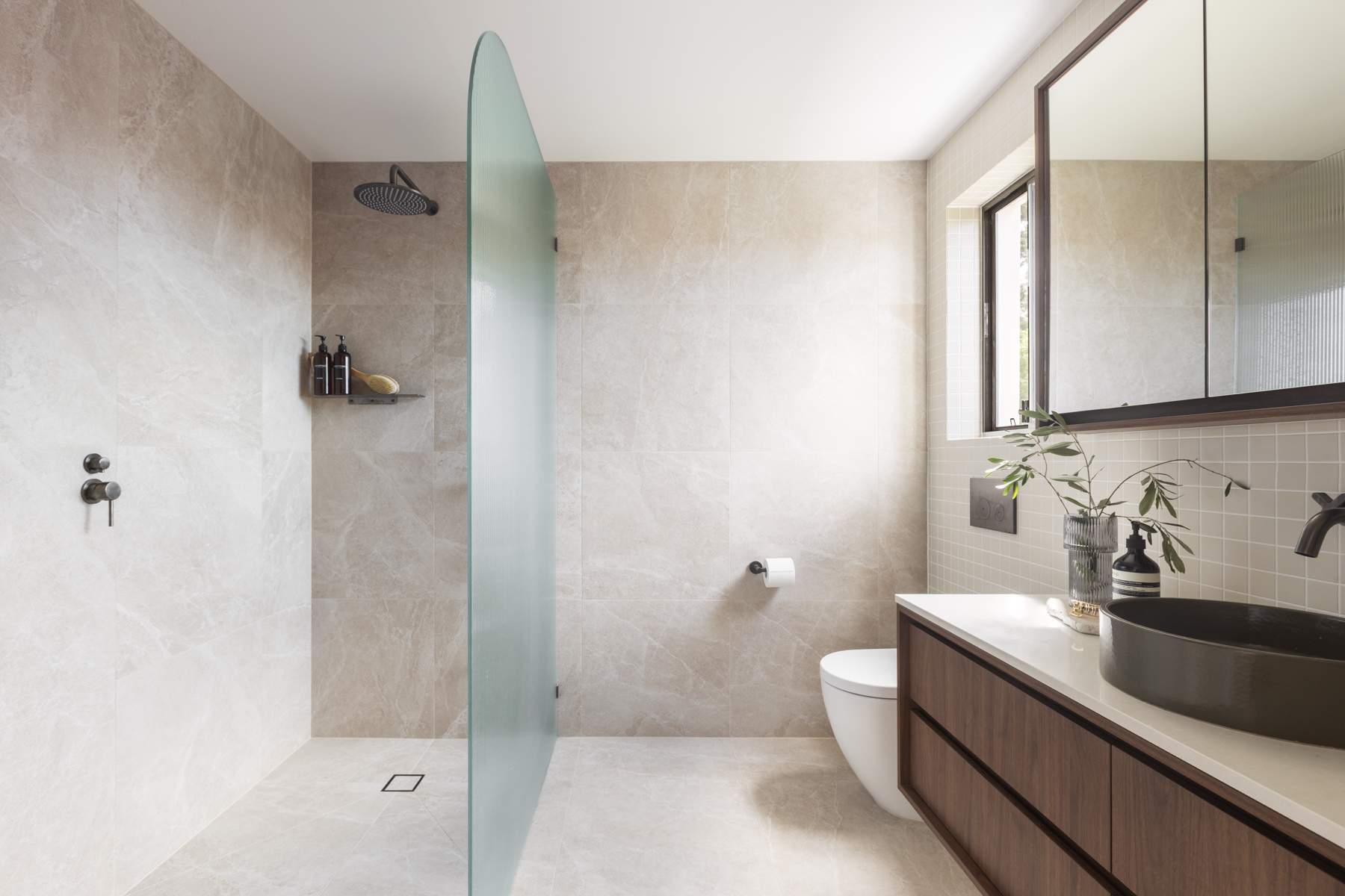 Laurina Hill | Minimalist Bushland Shoot Location with Dreamy Kitchen | Gold Coast, QLD