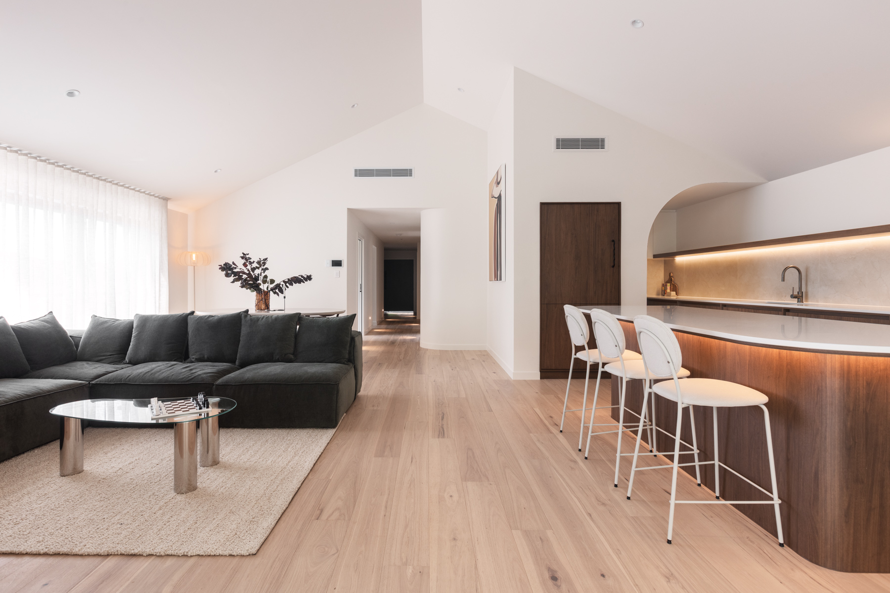 Laurina Hill | Minimalist Bushland Shoot Location with Dreamy Kitchen | Gold Coast, QLD